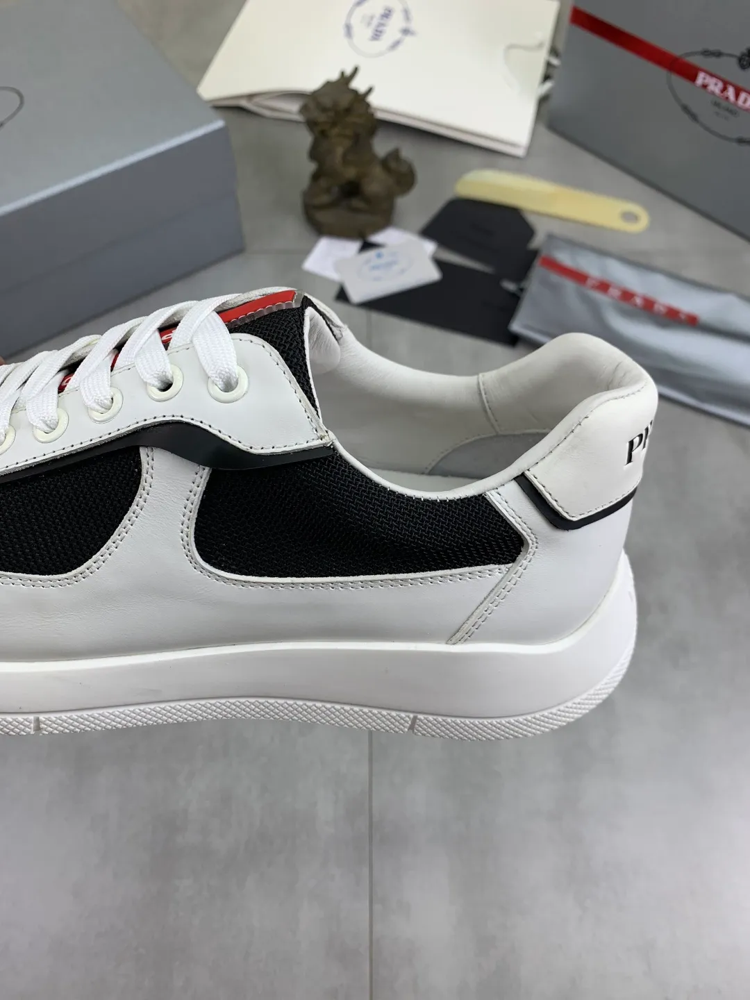 Men's men's shoes💰P580💰【New model】Top quality, new popular models on the official website, which will never go out of style for a century,🆘 The trendy brand (Prada) mainly promotes popular models, avant-garde and versatile fashionable men's shoes, private version molding, cowhide surface splicing 1:1 oil edge processing... fashionable and simple, original imported cowhide interior cowhide feet; the atmosphere and personality are more fashionable, eye-catching and pursuing class. It will subvert old ideas and be a must-have for fashionistas who want to spend time with you! Must keep it! High-end comfort, high-end quality workmanship. Size: 38-44 Various colors available. full package